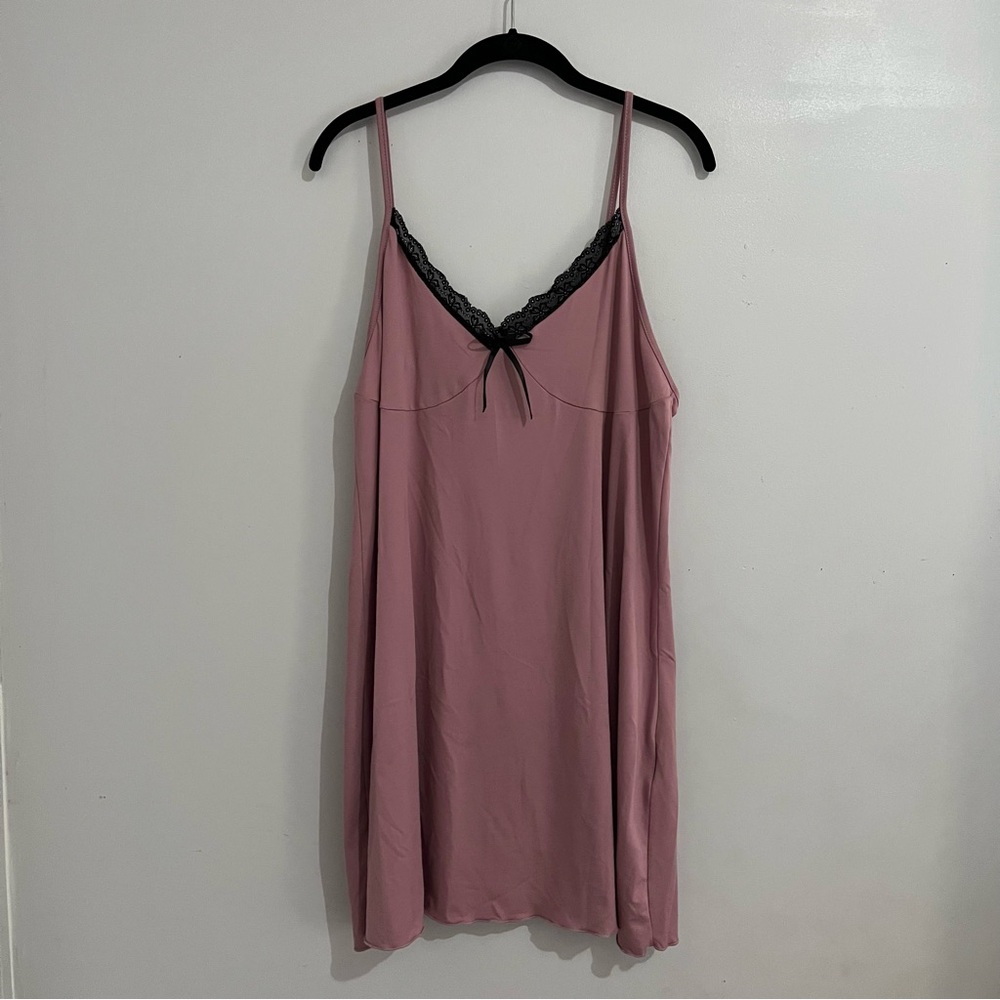 Elegant Pink Lace-Trimmed Nightgown 1X